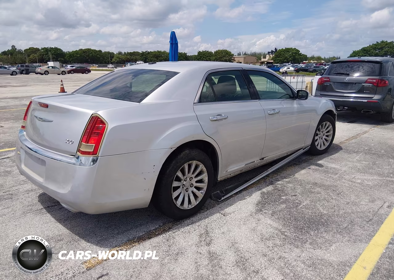 2012 Chrysler 300 VIN:2C3CCAAG3CH114018 - 4