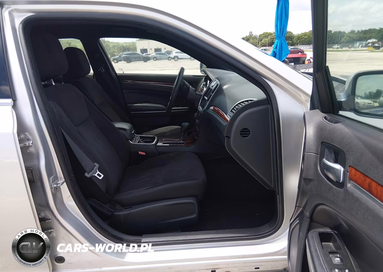 2012 Chrysler 300 VIN:2C3CCAAG3CH114018 - 5