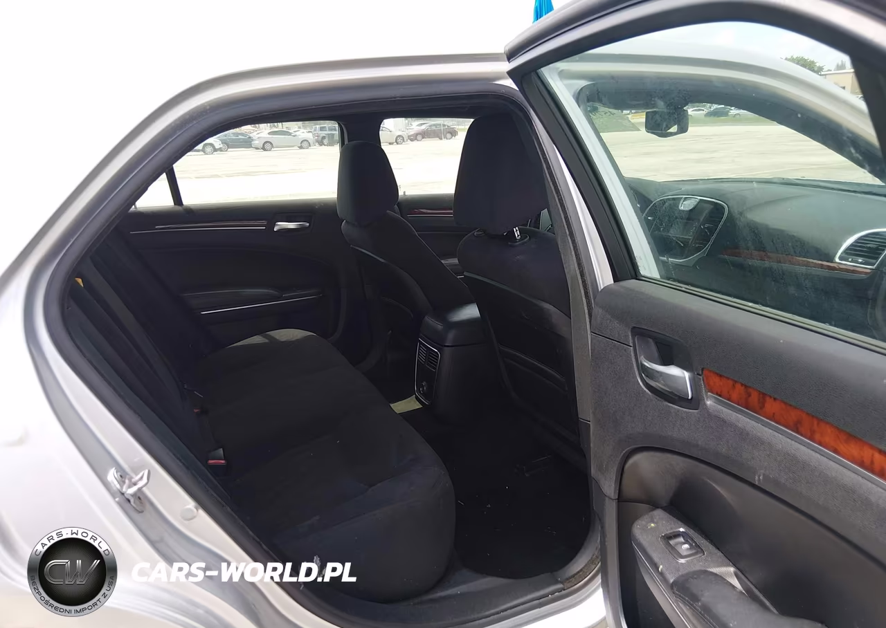 2012 Chrysler 300 VIN:2C3CCAAG3CH114018 - 8