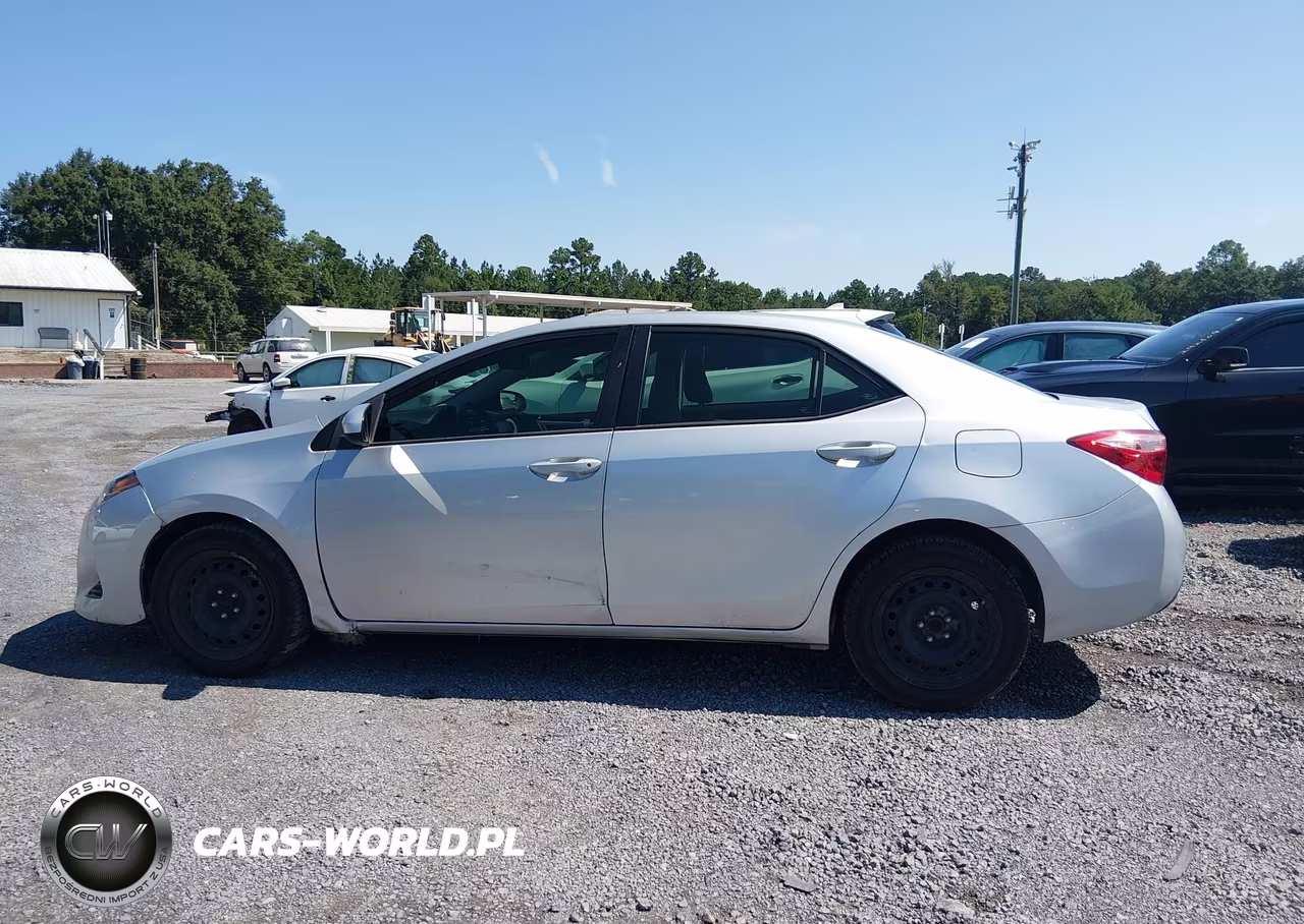 2018 Toyota Corolla Le VIN:2T1BURHE9JC001527 - 14