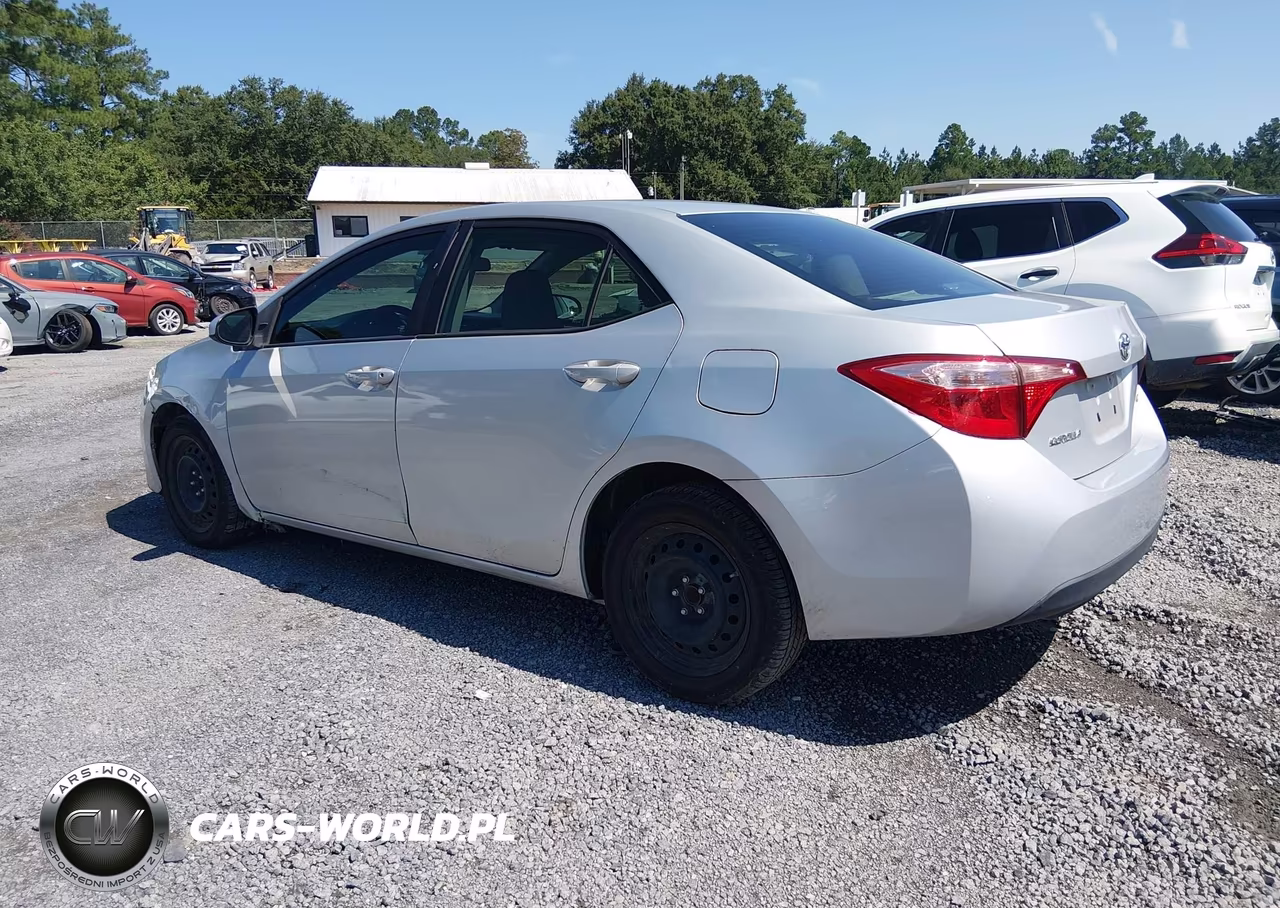 2018 Toyota Corolla Le VIN:2T1BURHE9JC001527 - 3