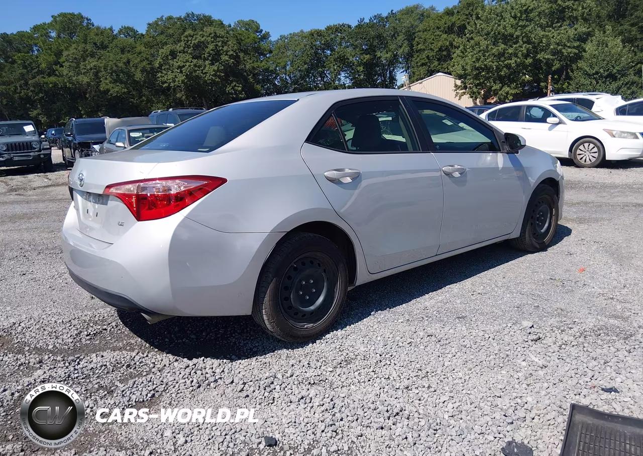 2018 Toyota Corolla Le VIN:2T1BURHE9JC001527 - 4