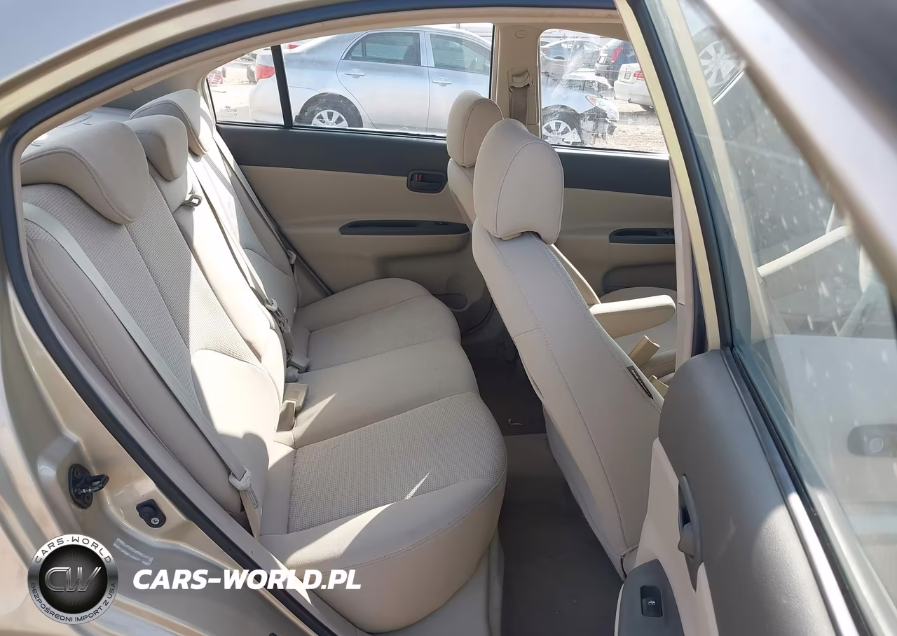 2006 Hyundai Accent Gls VIN:KMHCN46C96U037570 - 8