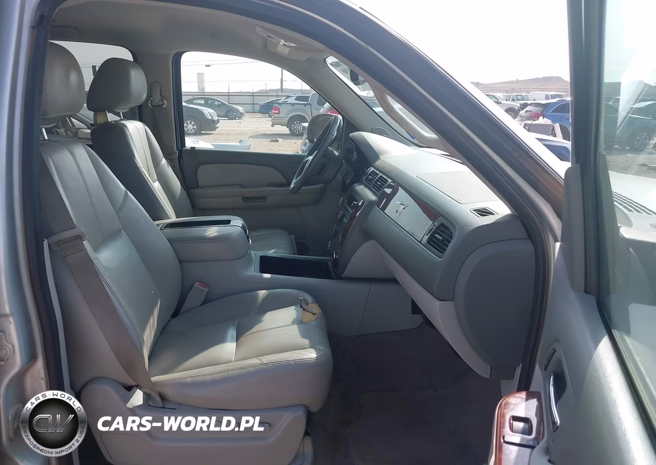 2013 Chevrolet Suburban Lt VIN:1GNSCJE01DR317213 - 5