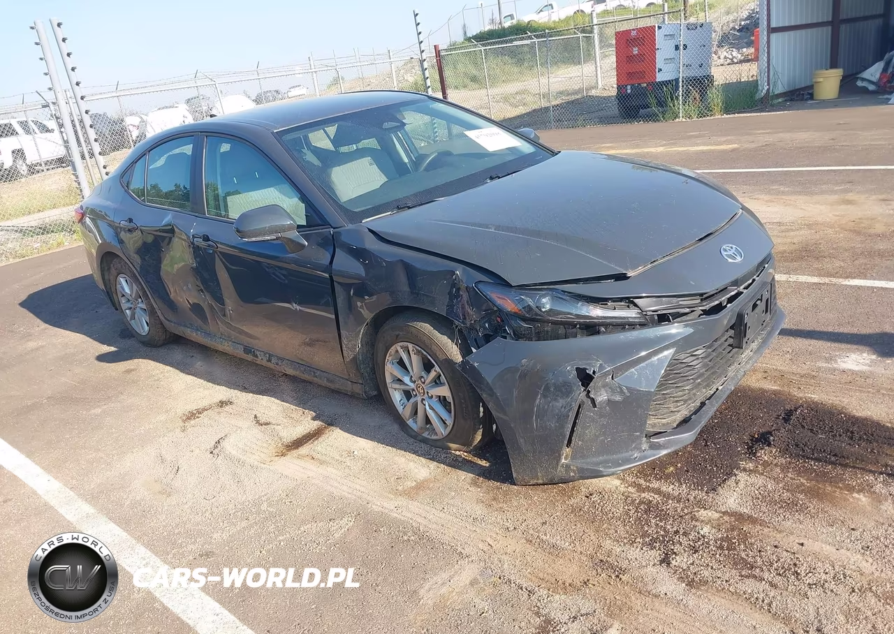 2025 Toyota Camry Le – zdjęcie 1 z 15