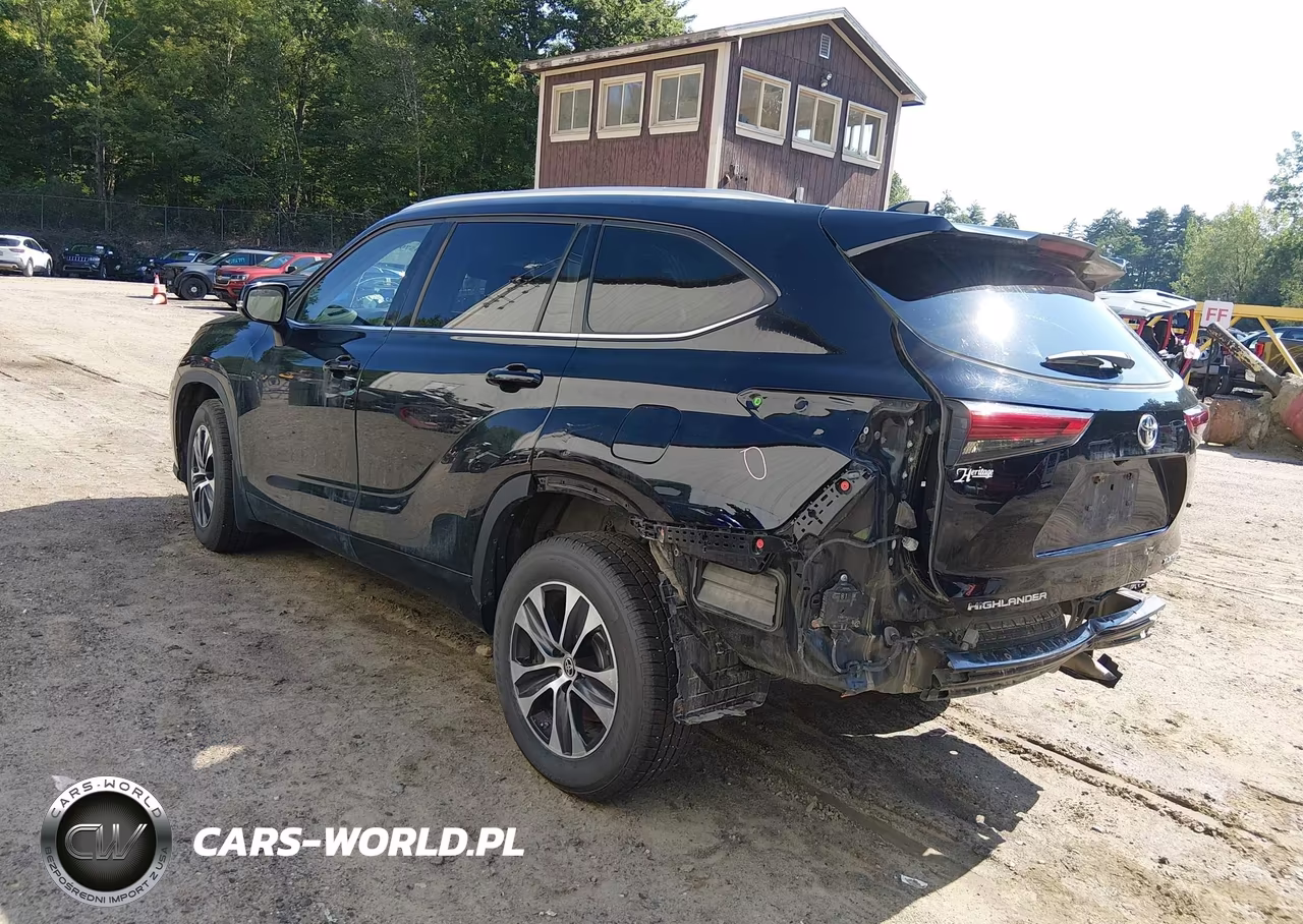 2022 Toyota Highlander Xle VIN:5TDHZRBH6NS180959 - 3