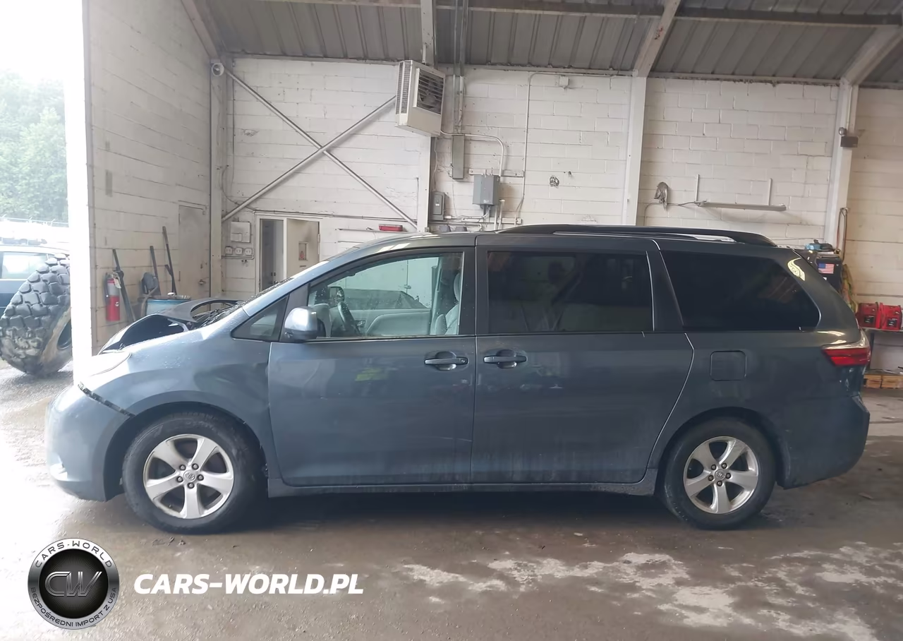 2015 Toyota Sienna Le 8 Passenger VIN:5TDKK3DC6FS568199 - 14