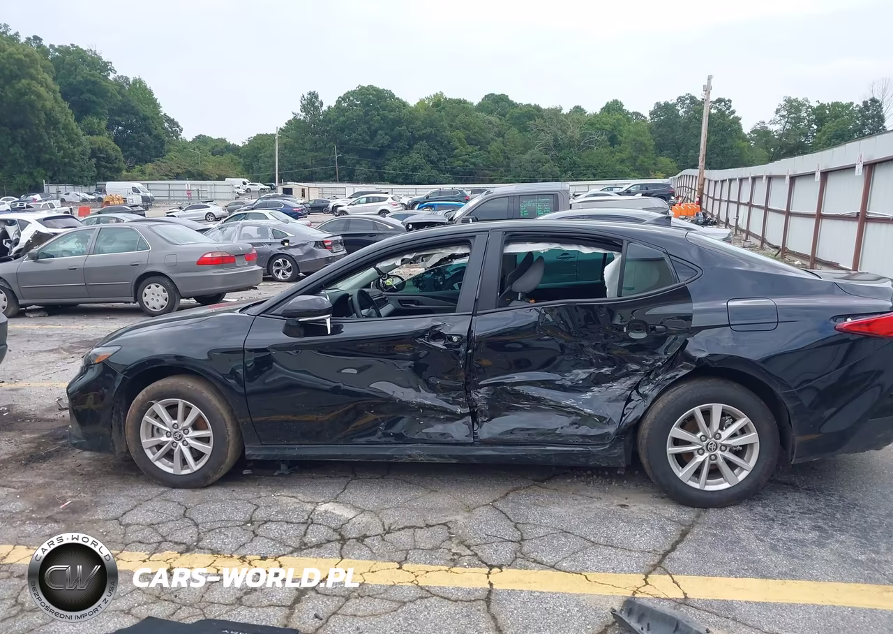 2026 Toyota Camry Le VIN:4T1DAACK4TU722789 - 14