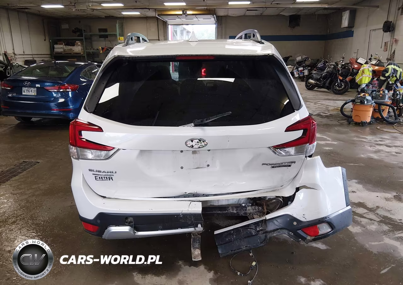 2019 Subaru Forester Touring VIN:JF2SKAWC5KH531680 - 17
