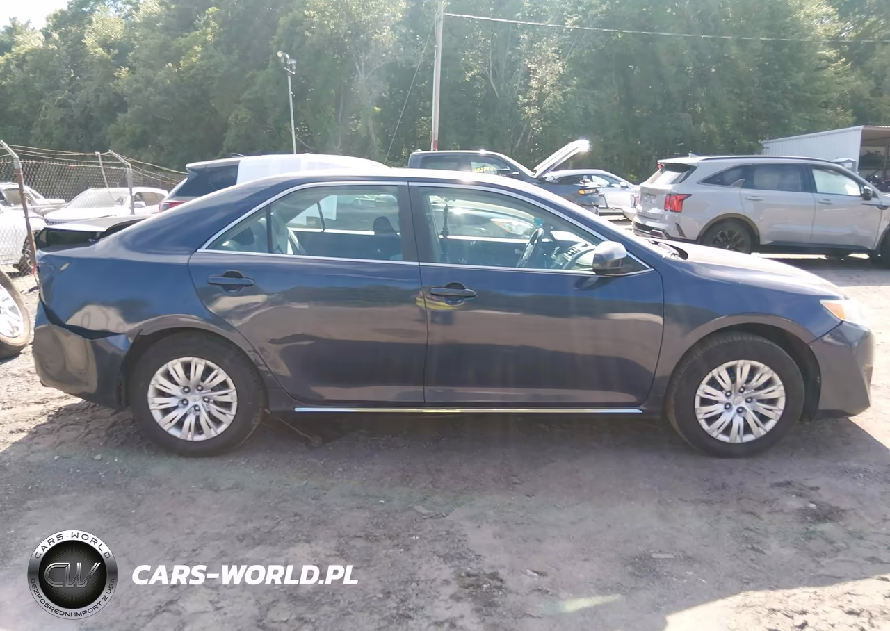 2014 Toyota Camry Le VIN:4T4BF1FK2ER383205 - 12