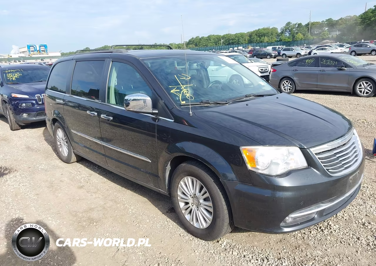 2013 Chrysler Town & Country Touring-L – zdjęcie 1 z 12
