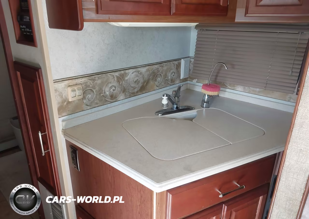 2005 Workhorse Custom Chassis Motorhome Chassis W24 VIN:5B4MPA7G443394554 - 16