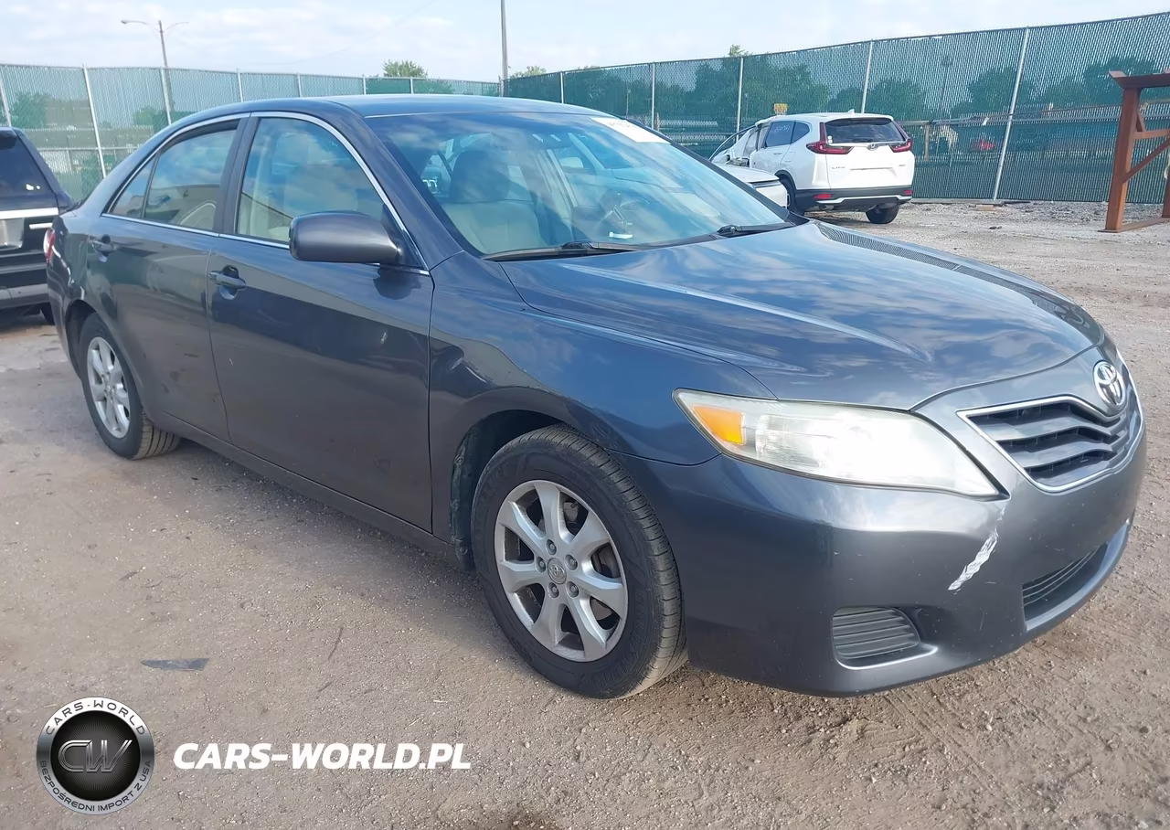 2011 Toyota Camry Le – zdjęcie 1 z 11