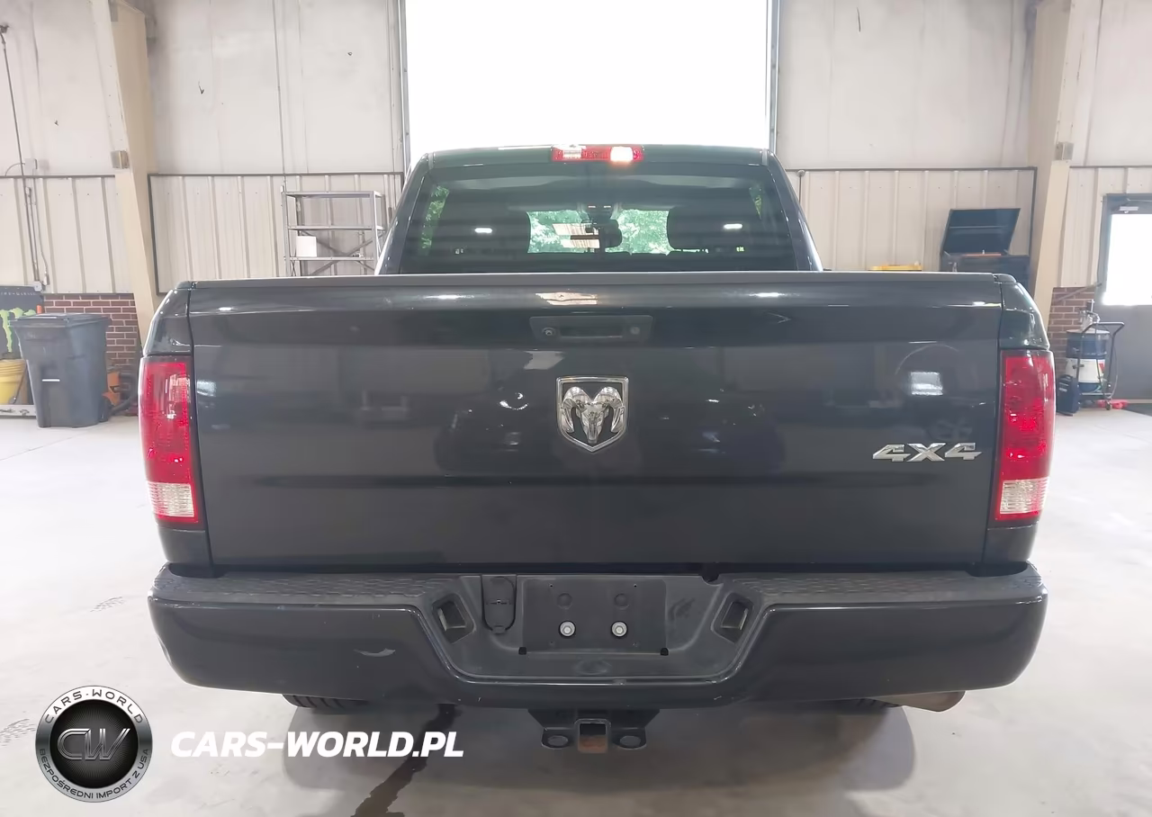 2018 Ram 1500 Express 4X4 5'7 Box VIN:3C6RR7KGXJG203515 - 16