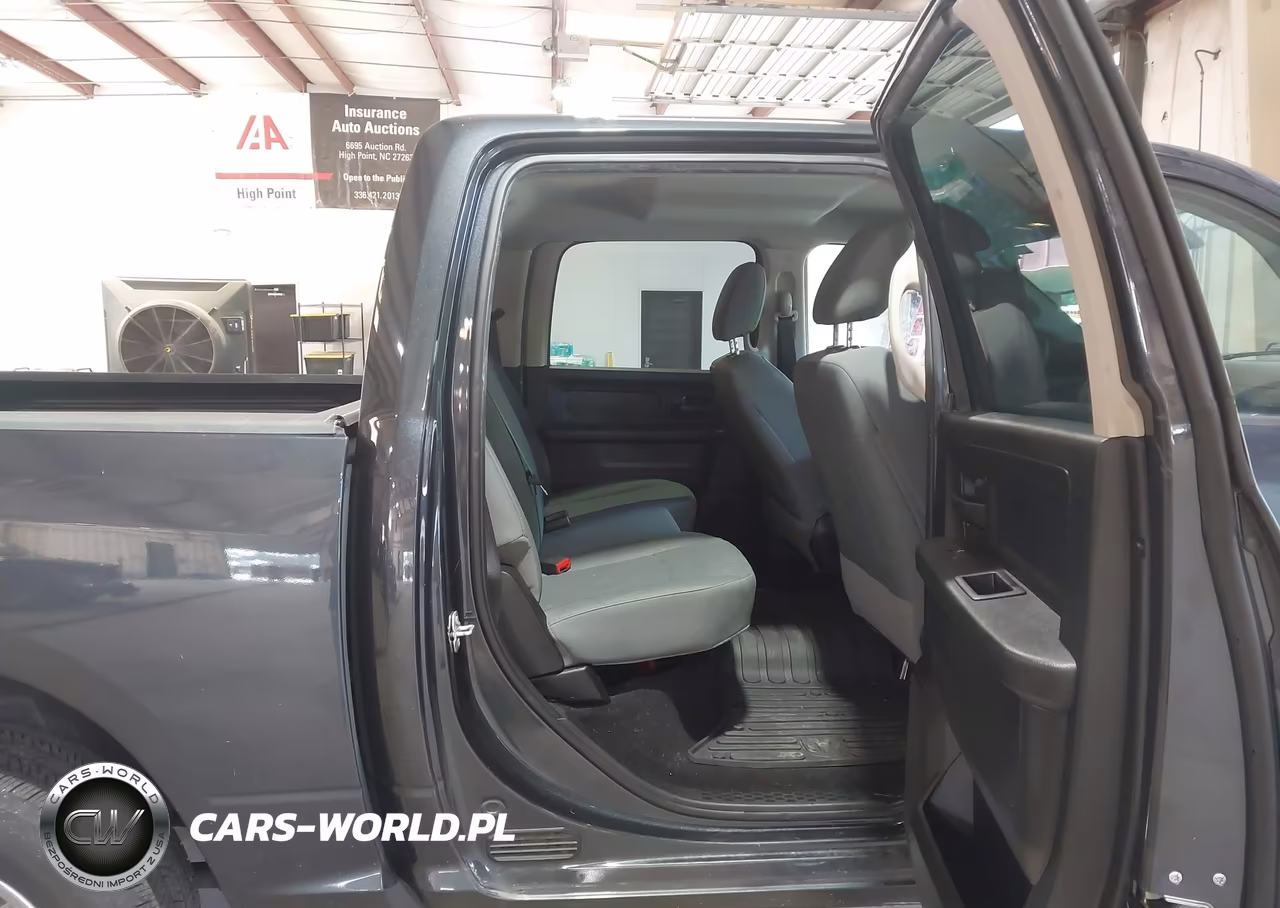 2018 Ram 1500 Express 4X4 5'7 Box VIN:3C6RR7KGXJG203515 - 8