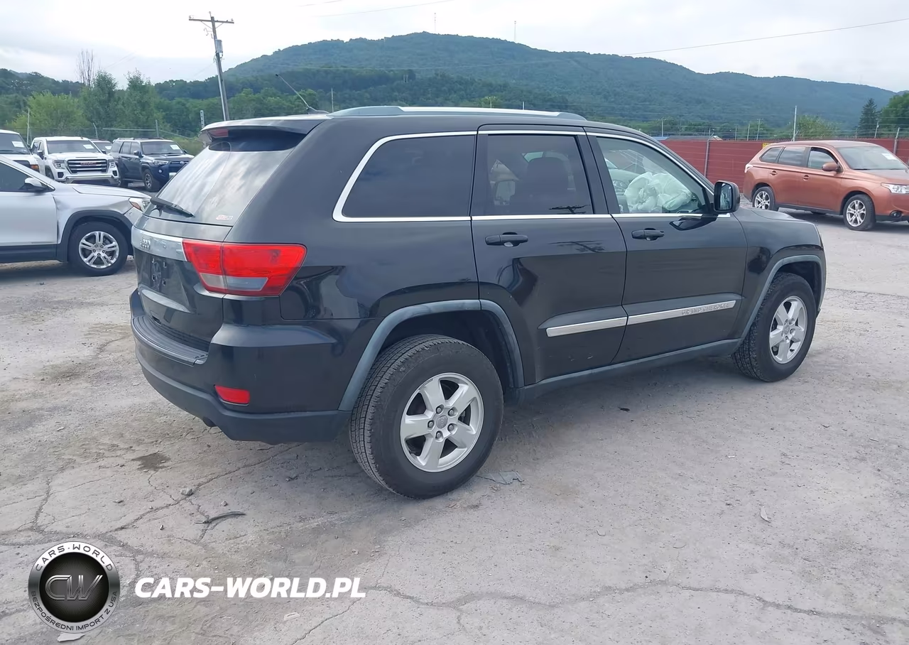 2011 Jeep Grand Cherokee Laredo VIN:1J4RR4GG6BC596735 - 4