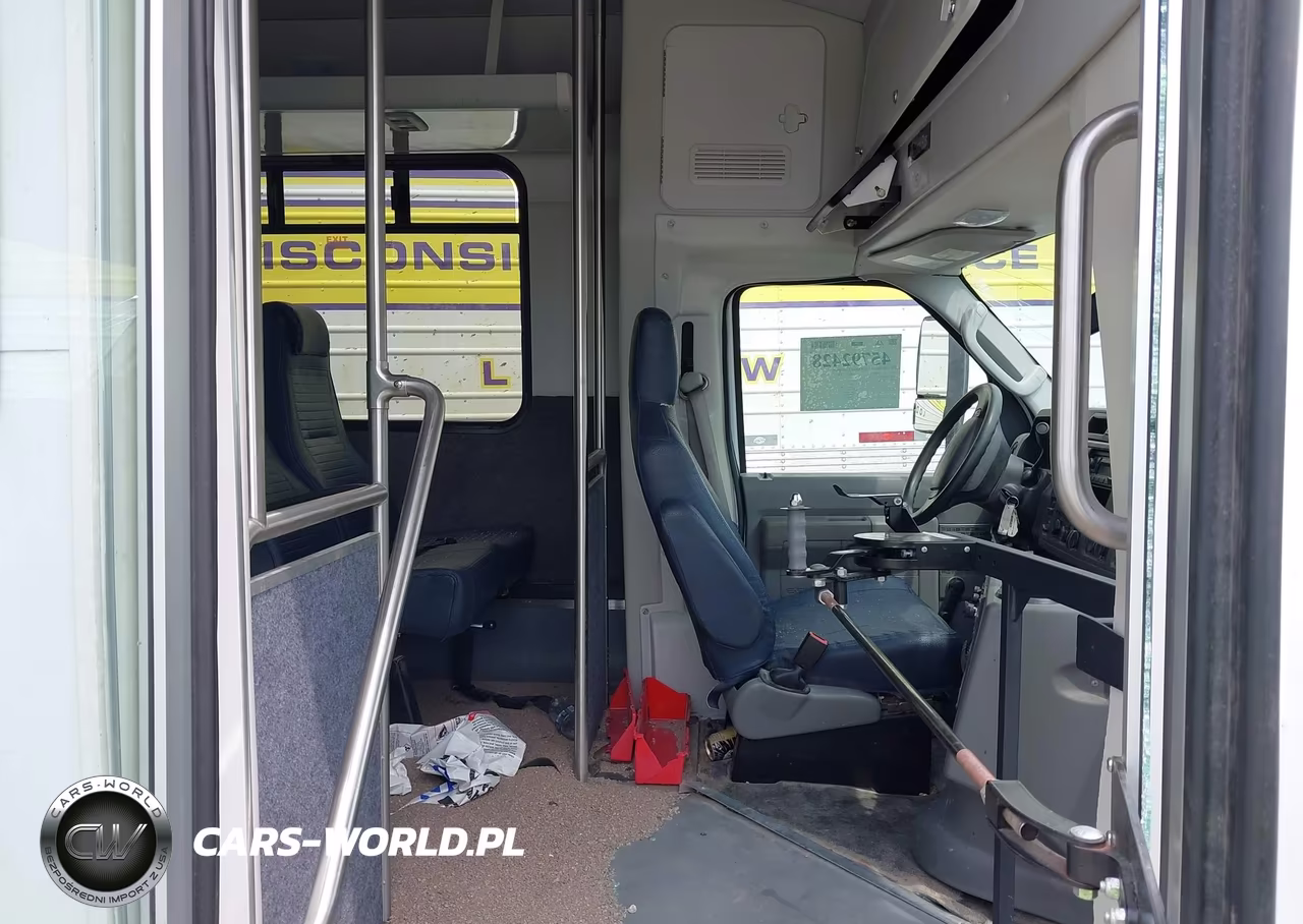 2017 Ford E-450 Cutaway VIN:1FDFE4FS3HDC24939 - 5