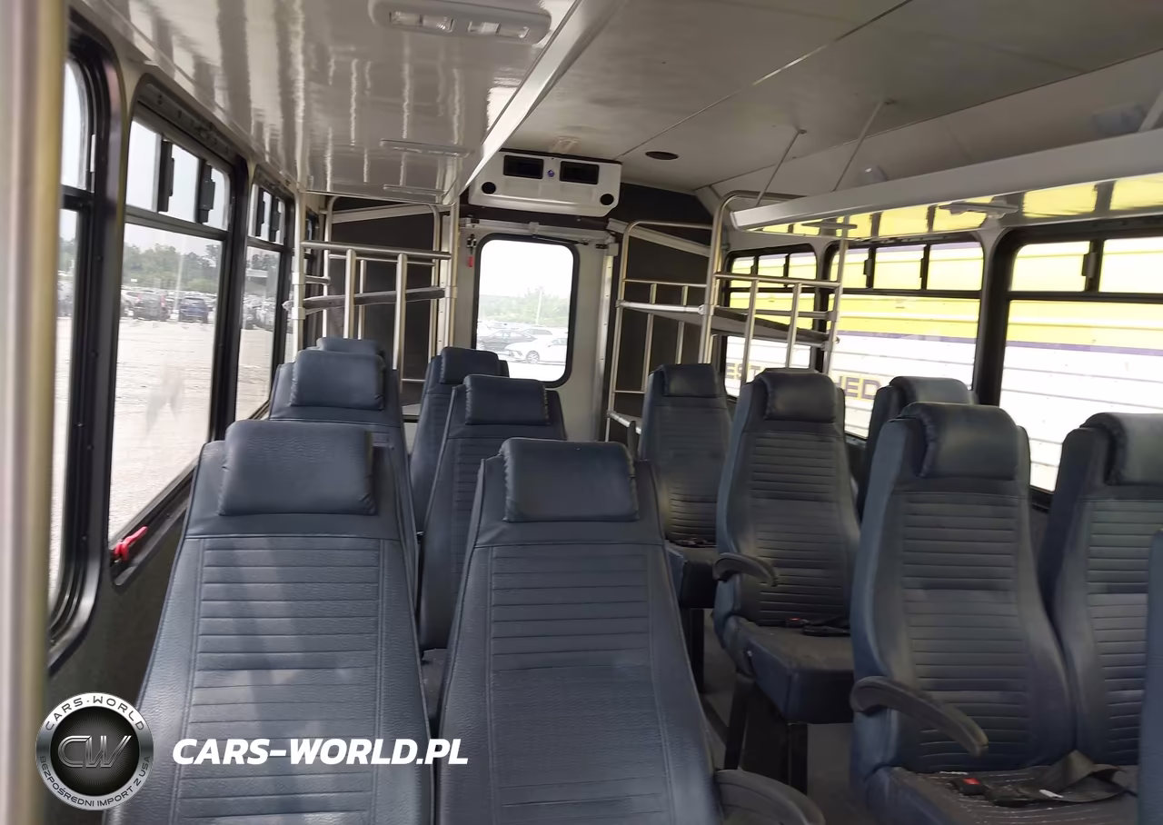 2017 Ford E-450 Cutaway VIN:1FDFE4FS3HDC24939 - 8