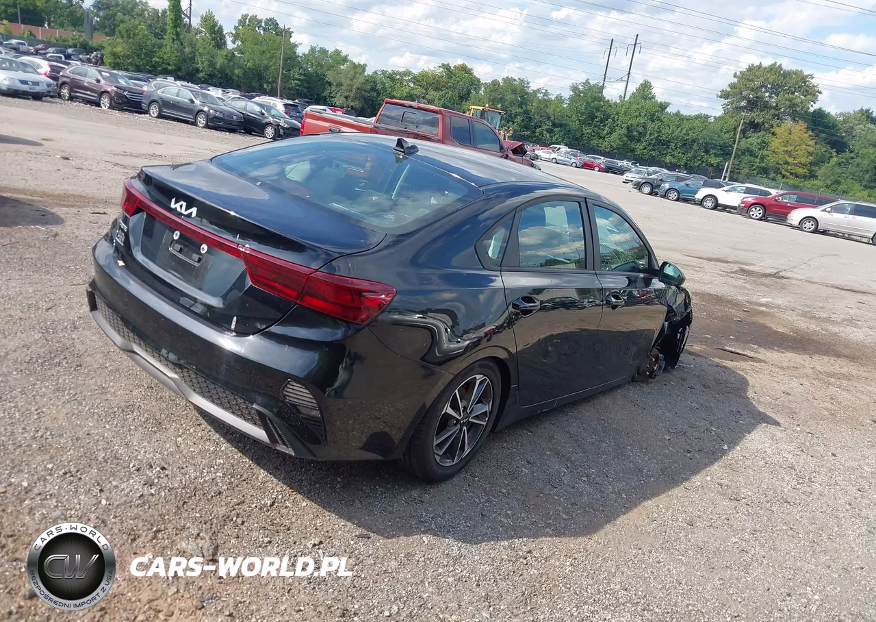 2023 Kia Forte Lxs VIN:3KPF24AD3PE561713 - 4