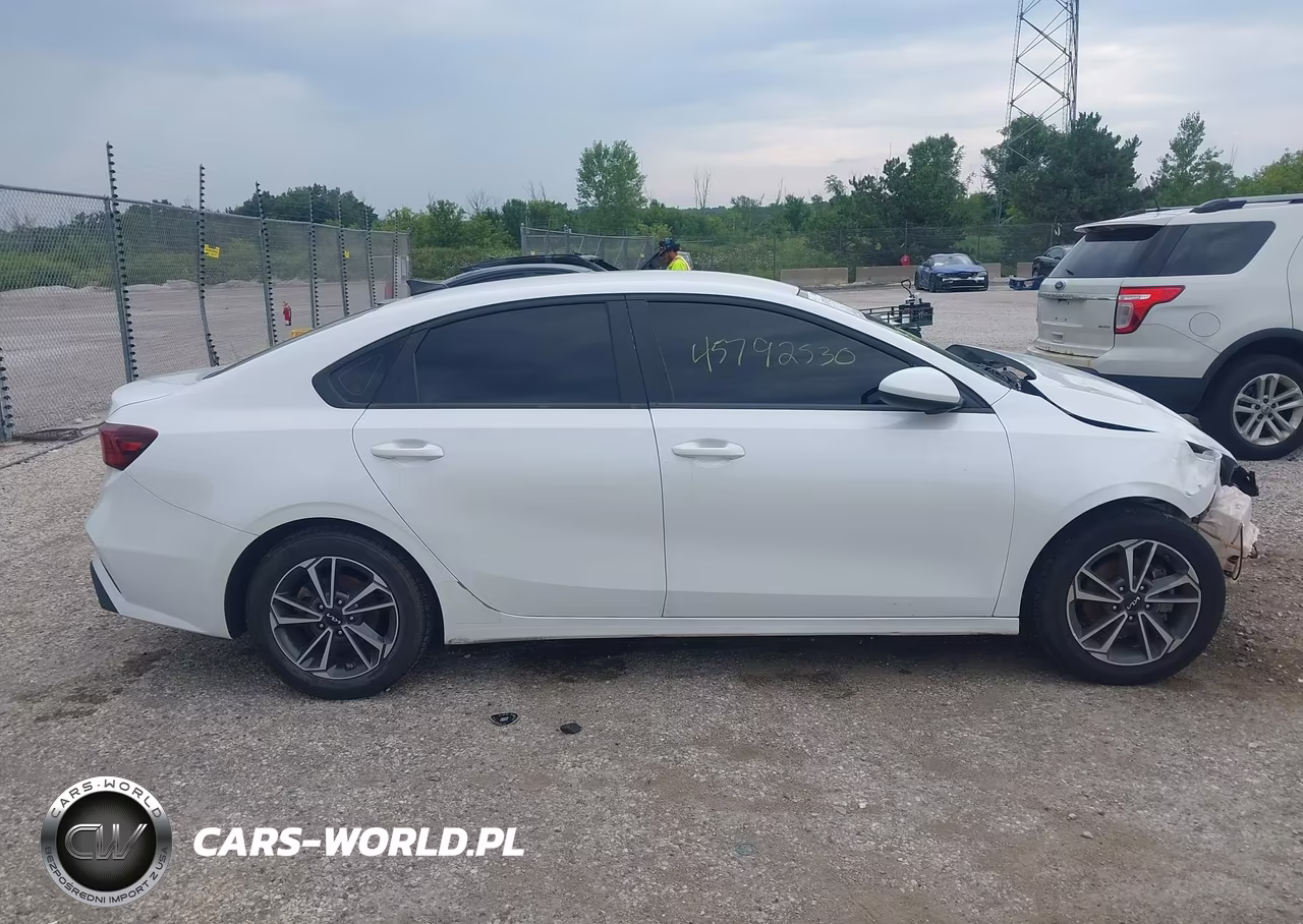2023 Kia Forte Lxs VIN:3KPF24AD8PE649415 - 13
