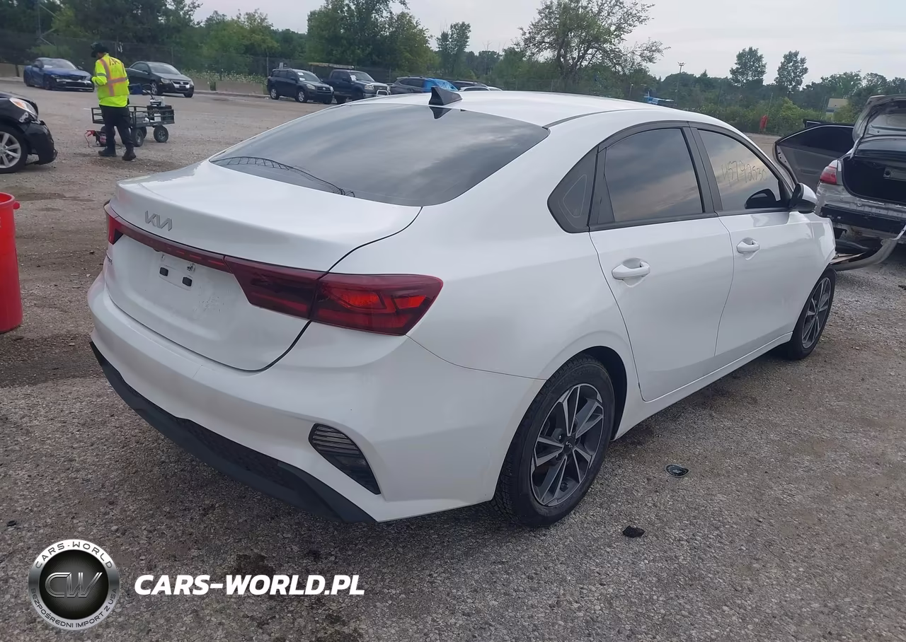 2023 Kia Forte Lxs VIN:3KPF24AD8PE649415 - 4