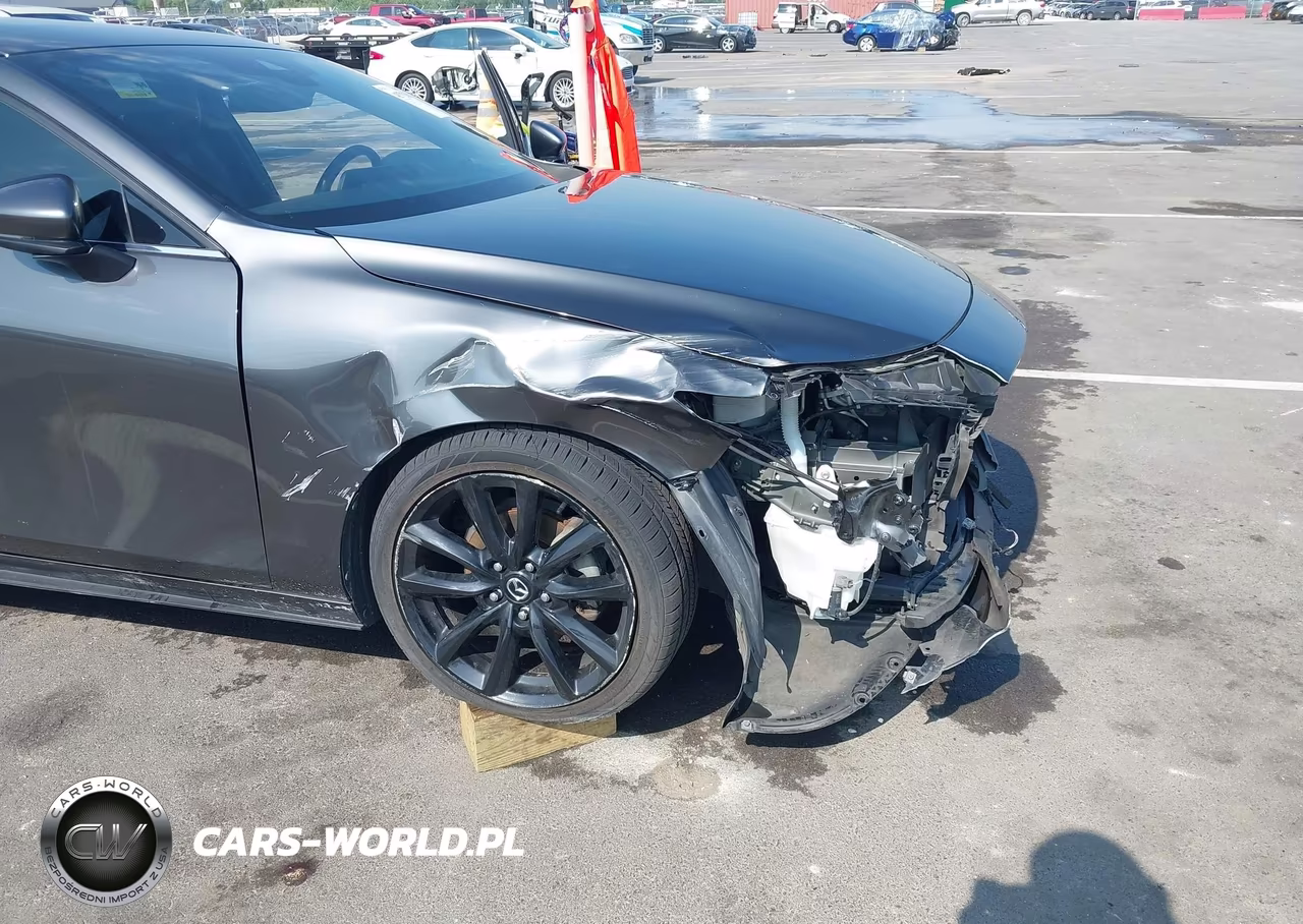 2019 Mazda Mazda3 Premium Package VIN:JM1BPANM8K1119496 - 18