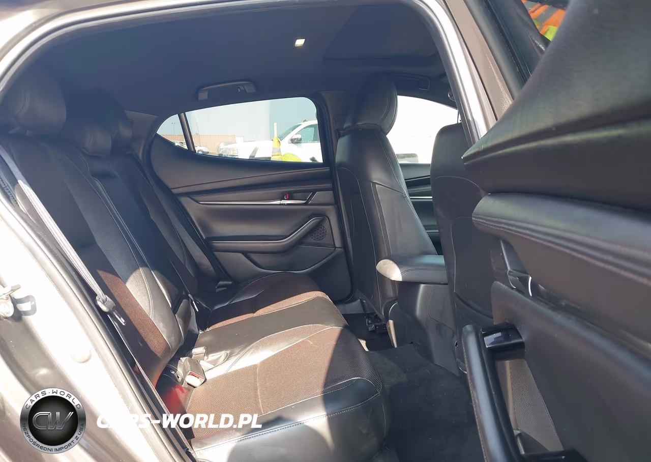 2019 Mazda Mazda3 Premium Package VIN:JM1BPANM8K1119496 - 8