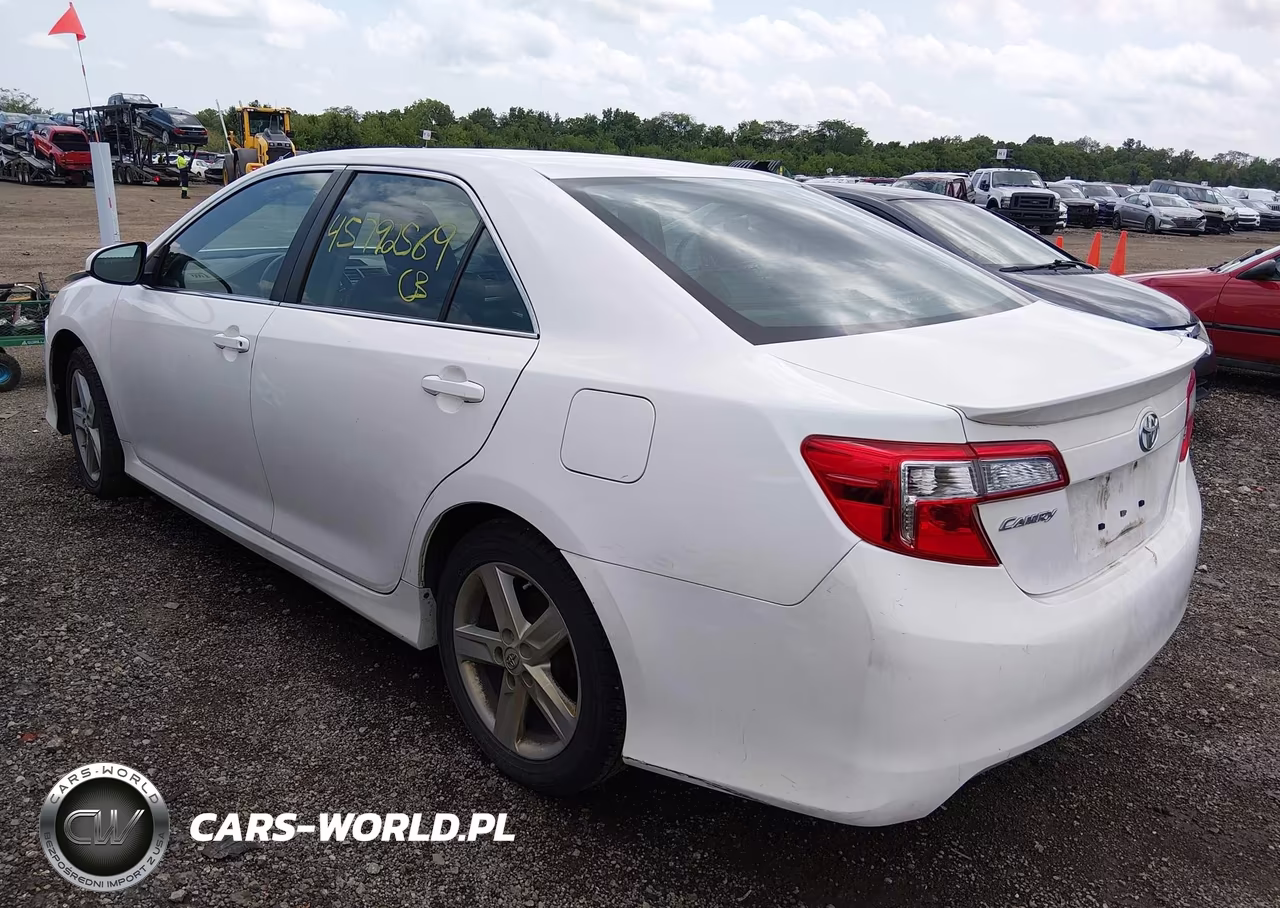 2014 Toyota Camry Se VIN:4T1BF1FK7EU826054 - 3