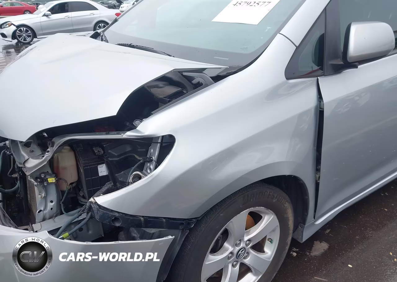 2019 Toyota Sienna Le 8 Passenger VIN:5TDKZ3DC6KS978846 - 19