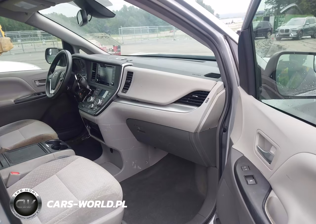 2019 Toyota Sienna Le 8 Passenger VIN:5TDKZ3DC6KS978846 - 5