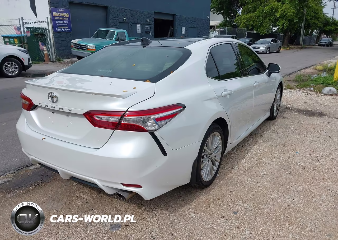 2019 Toyota Camry Xle VIN:4T1B11HK8KU839144 - 4