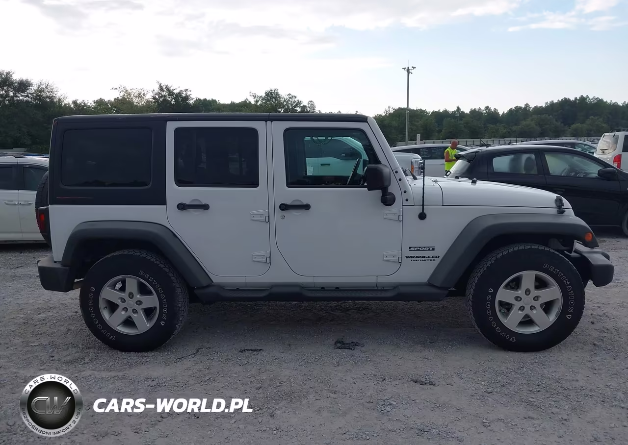 2016 Jeep Wrangler Unlimited Sport VIN:1C4BJWDG0GL196983 - 13