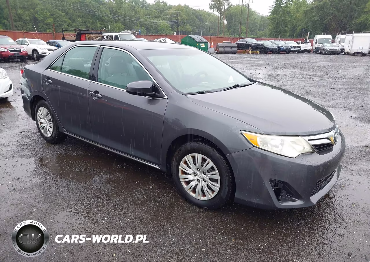 2012 Toyota Camry Le – zdjęcie 1 z 12