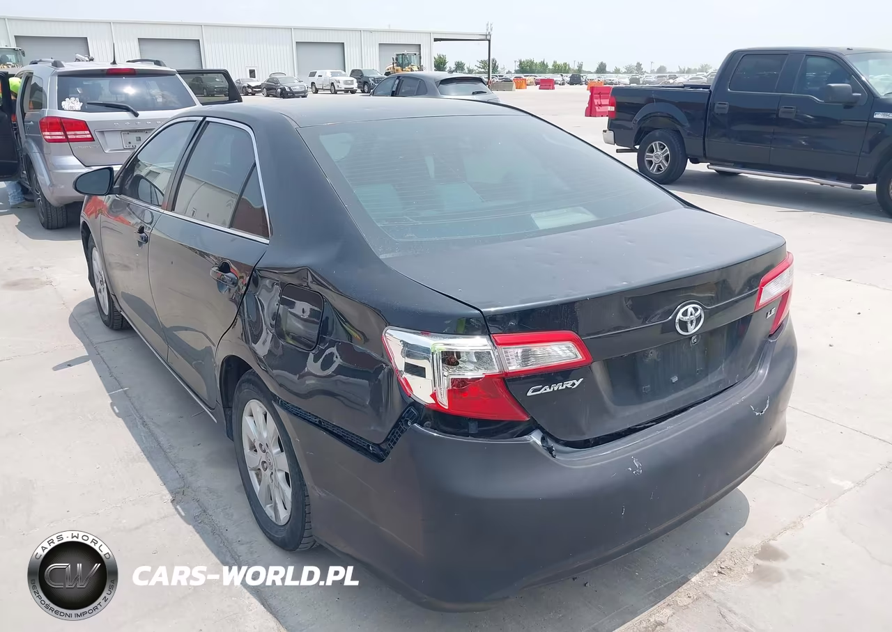 2014 Toyota Camry Le VIN:4T4BF1FK8ER434321 - 3