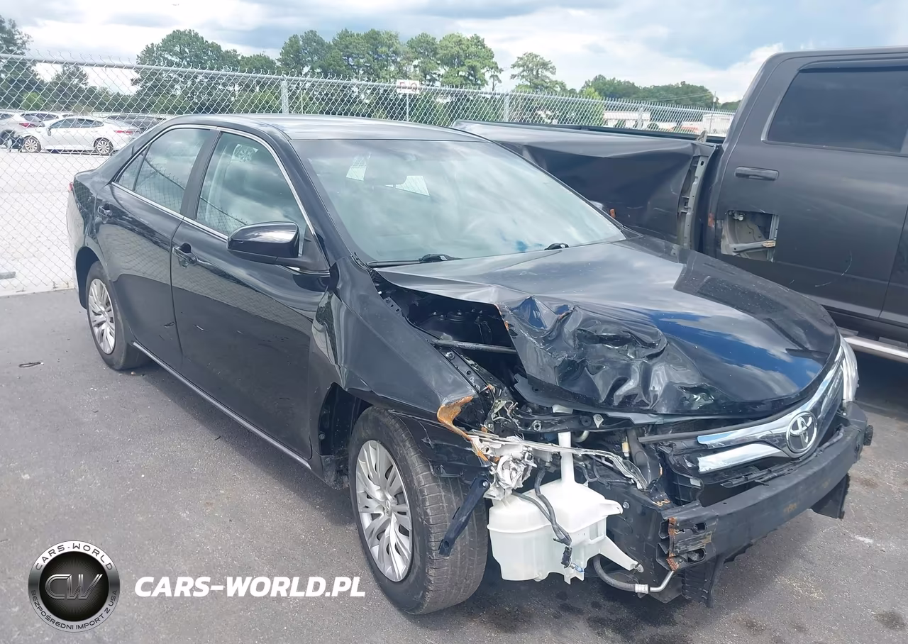 2014 Toyota Camry Le – zdjęcie 1 z 18