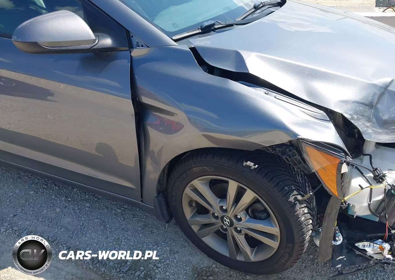2018 Hyundai Elantra Sel VIN:5NPD84LF8JH386768 - 17