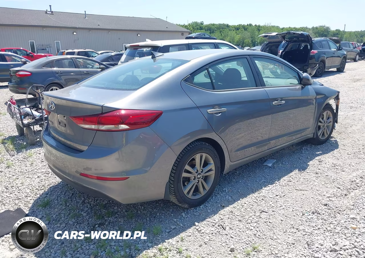 2018 Hyundai Elantra Sel VIN:5NPD84LF8JH386768 - 4