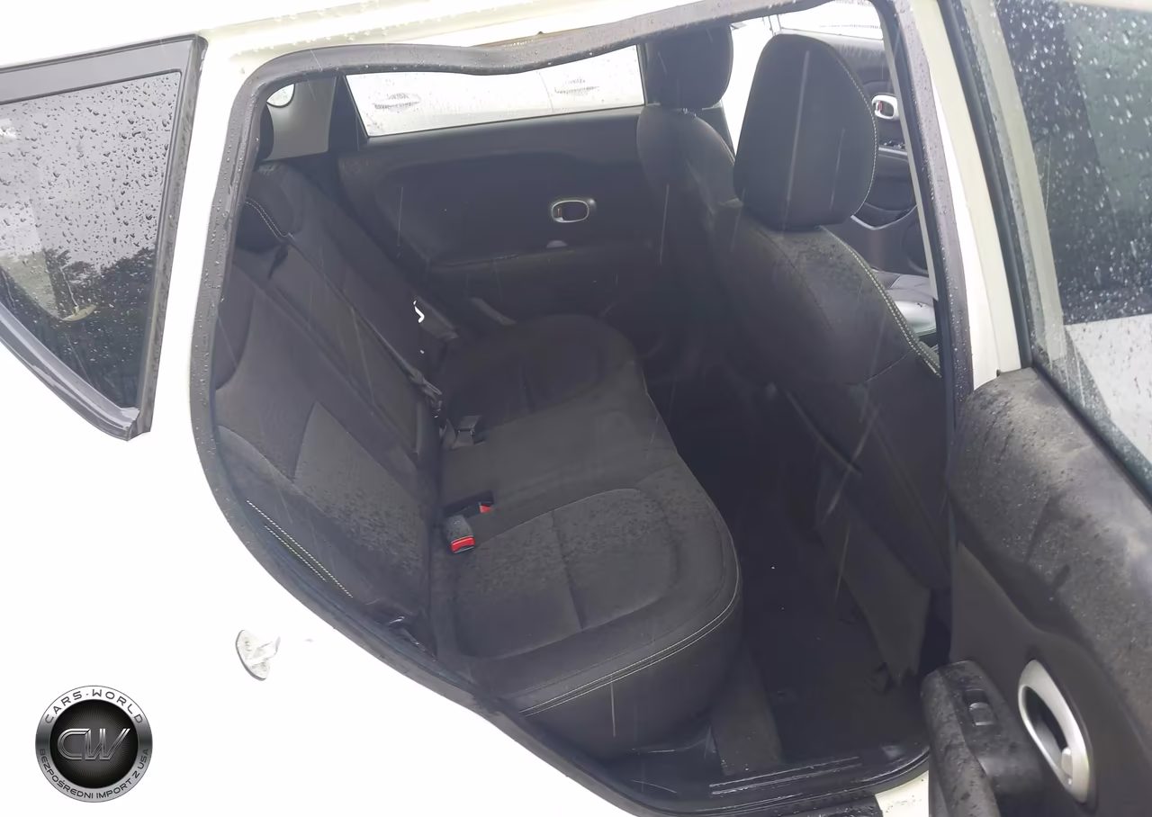 2016 Kia Soul + VIN:KNDJP3A56G7381429 - 8