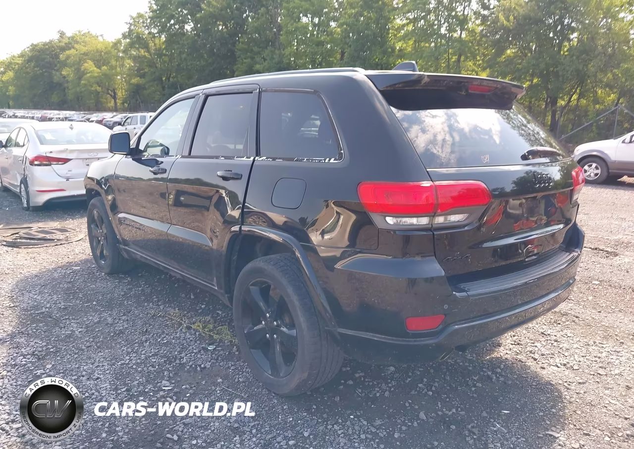 2015 Jeep Grand Cherokee Altitude VIN:1C4RJFAG4FC692662 - 3
