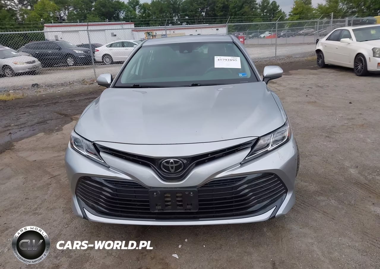 2020 Toyota Camry Le VIN:4T1C11AK5LU947155 - 12