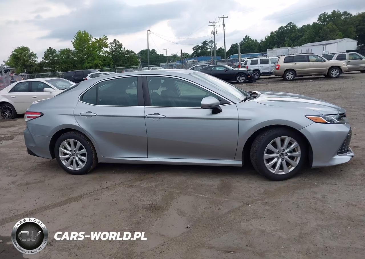2020 Toyota Camry Le VIN:4T1C11AK5LU947155 - 13