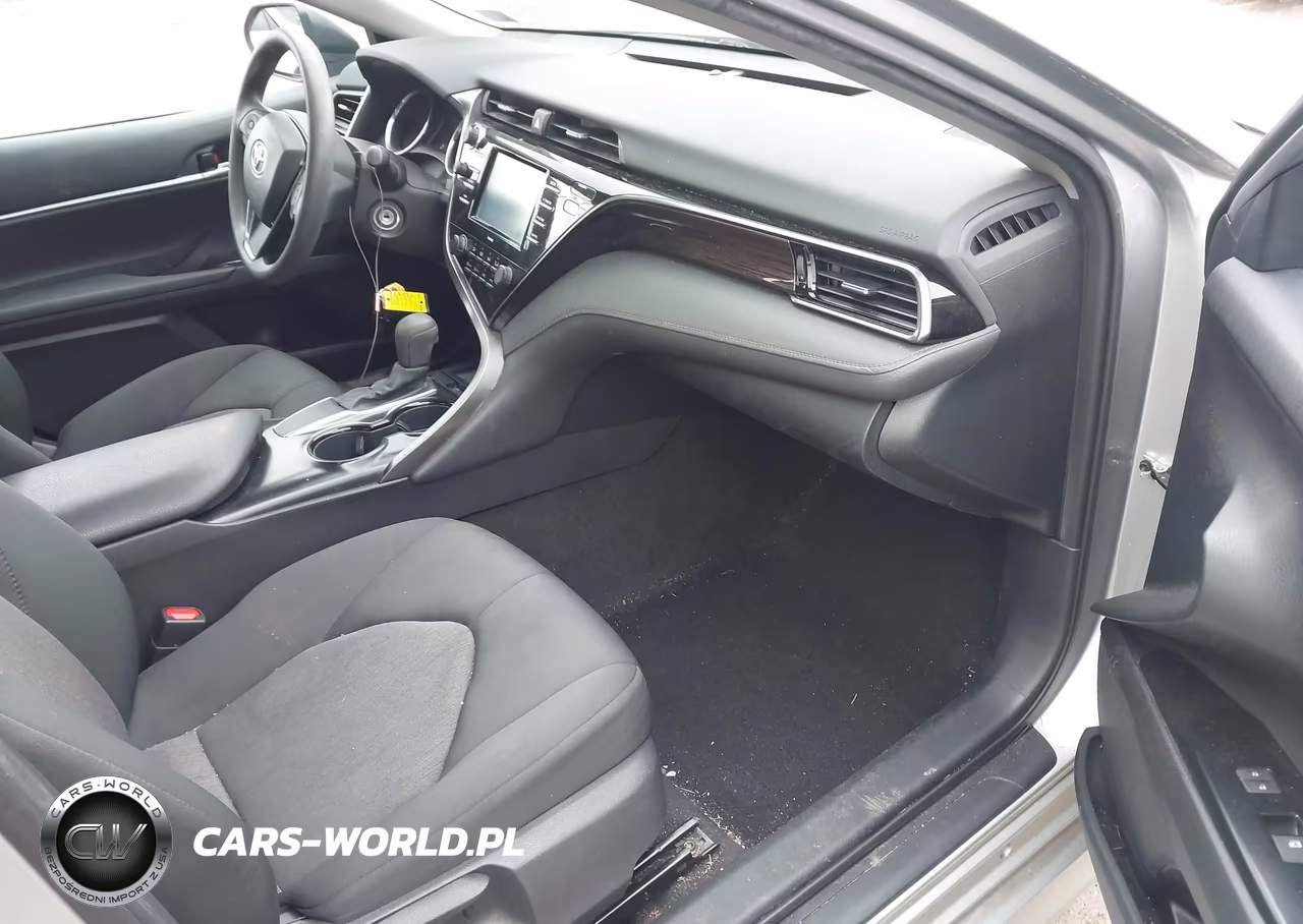 2020 Toyota Camry Le VIN:4T1C11AK5LU947155 - 5