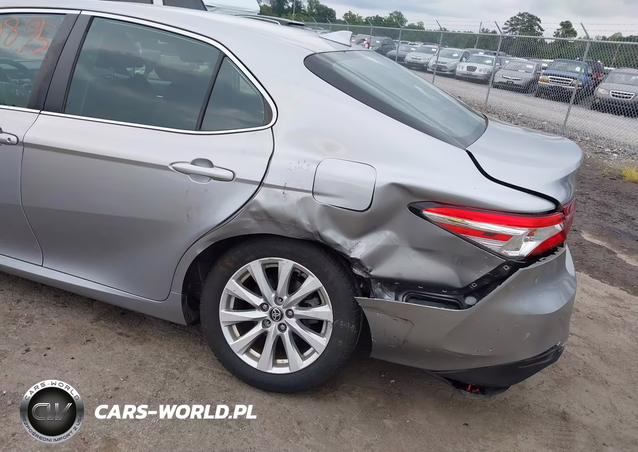 2020 Toyota Camry Le VIN:4T1C11AK5LU947155 - 6