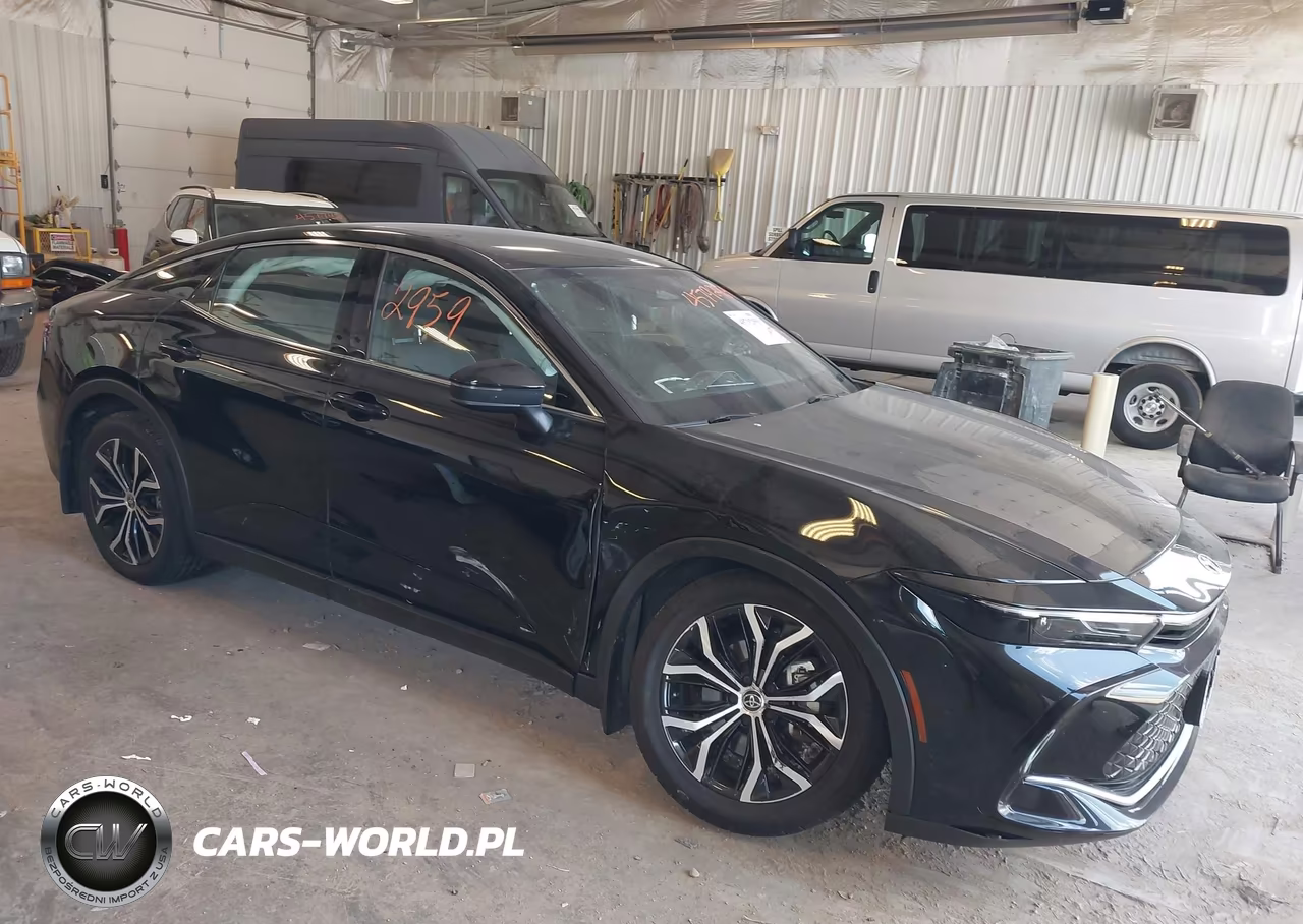 2023 Toyota Crown Xle – zdjęcie 1 z 17
