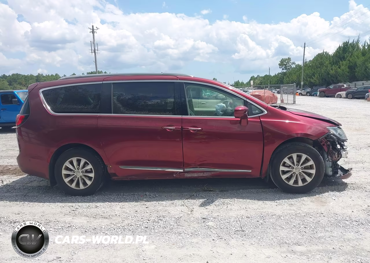 2018 Chrysler Pacifica Touring L VIN:2C4RC1BG9JR116061 - 13