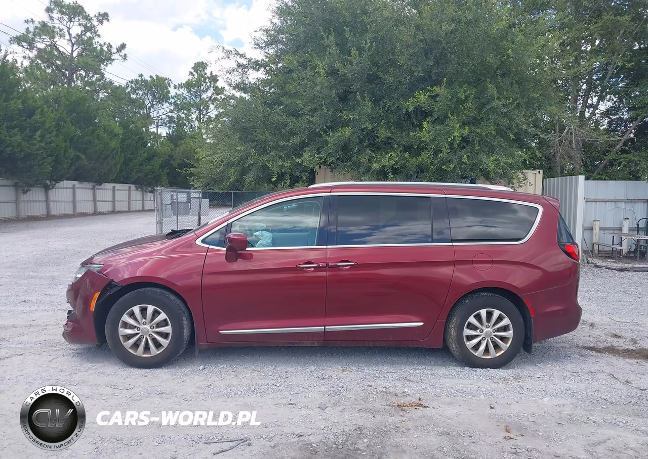 2018 Chrysler Pacifica Touring L VIN:2C4RC1BG9JR116061 - 14