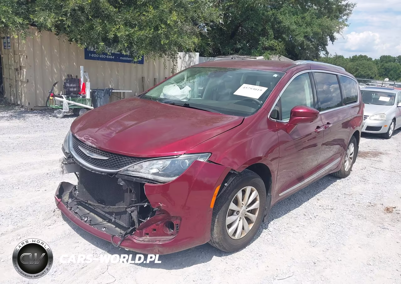 2018 Chrysler Pacifica Touring L VIN:2C4RC1BG9JR116061 - 2