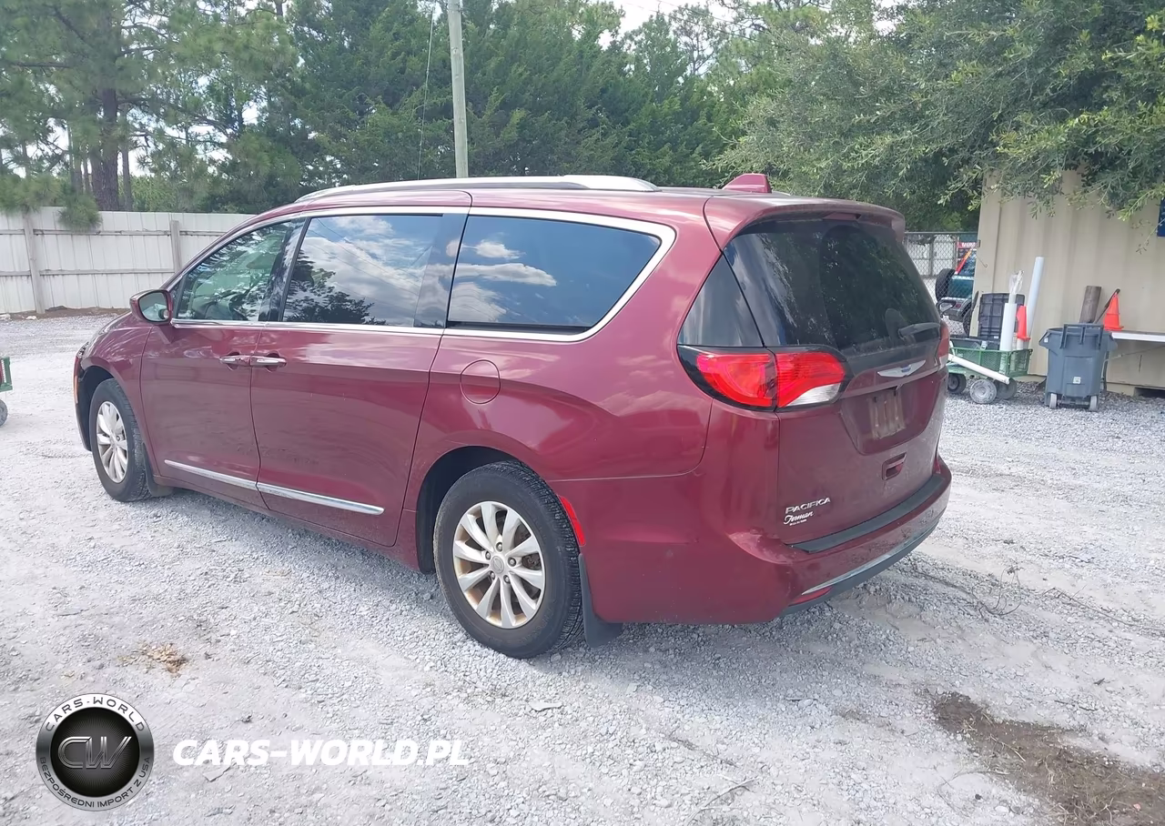 2018 Chrysler Pacifica Touring L VIN:2C4RC1BG9JR116061 - 3