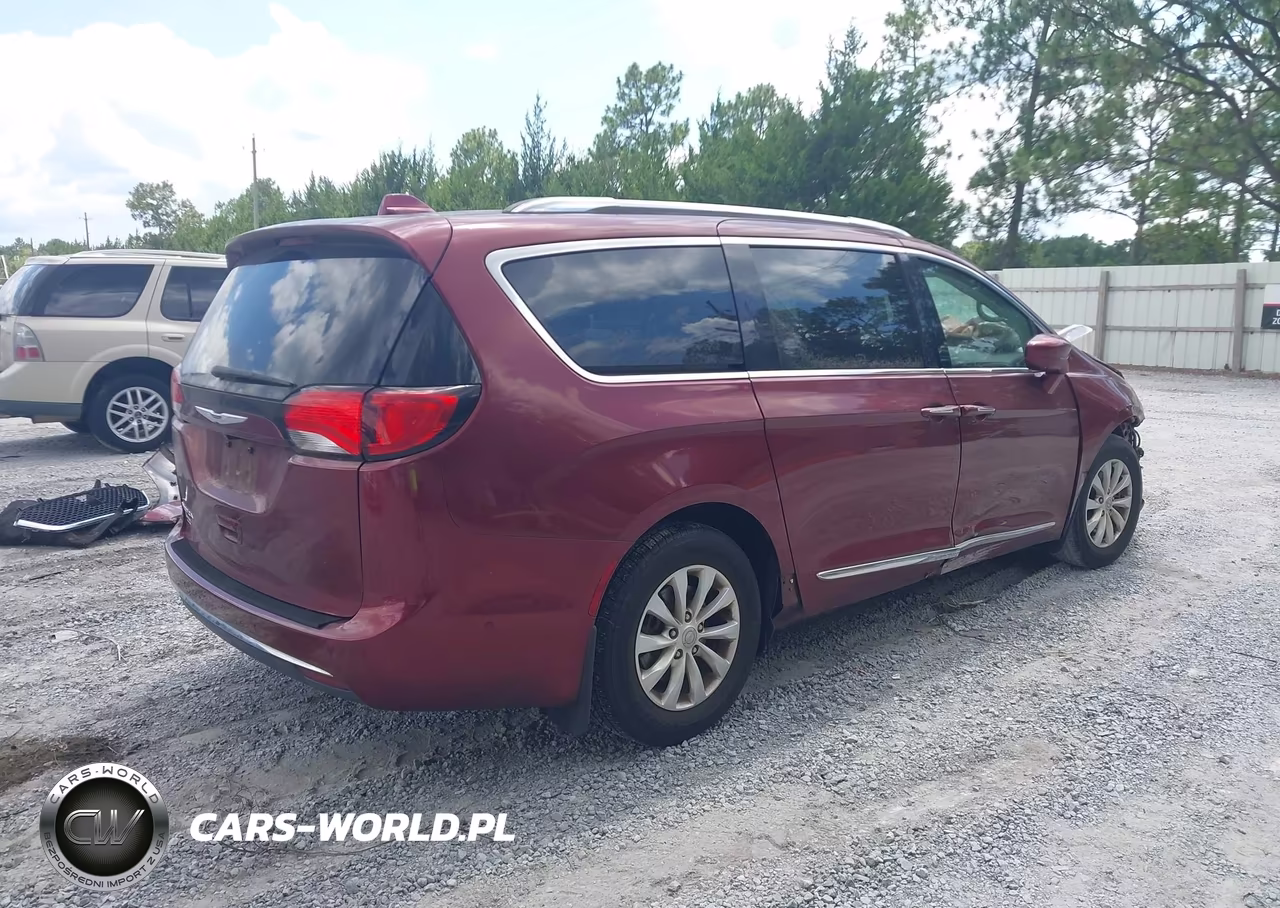 2018 Chrysler Pacifica Touring L VIN:2C4RC1BG9JR116061 - 4