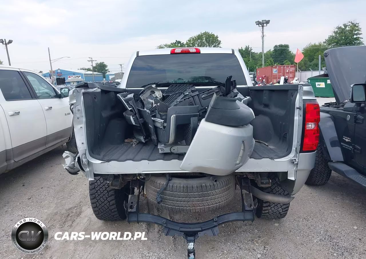 2018 Chevrolet Silverado 1500 2Lt VIN:3GCUKREC6JG492906 - 16